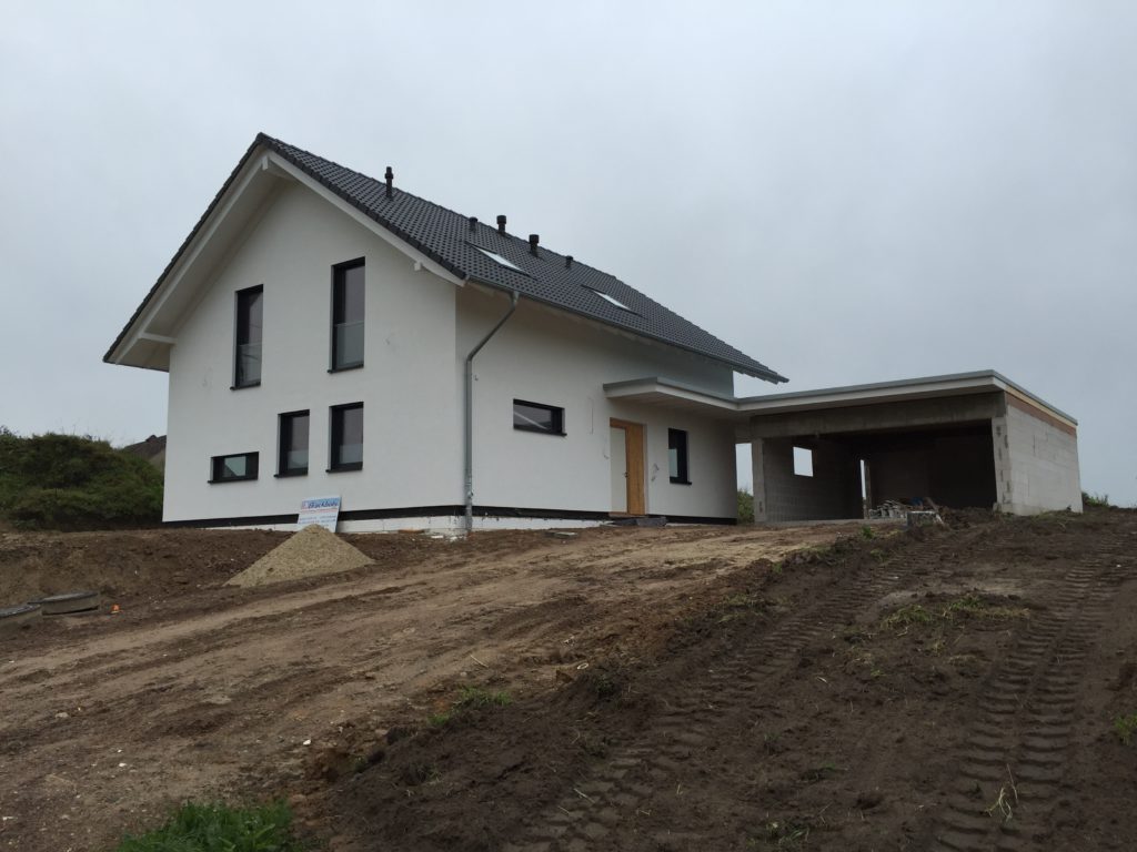 Putzarbeiten abgeschlossen – Ein Einfamilienhaus in Ostwestfalen - Putzarbeiten am Wohnhaus abgeschlossen