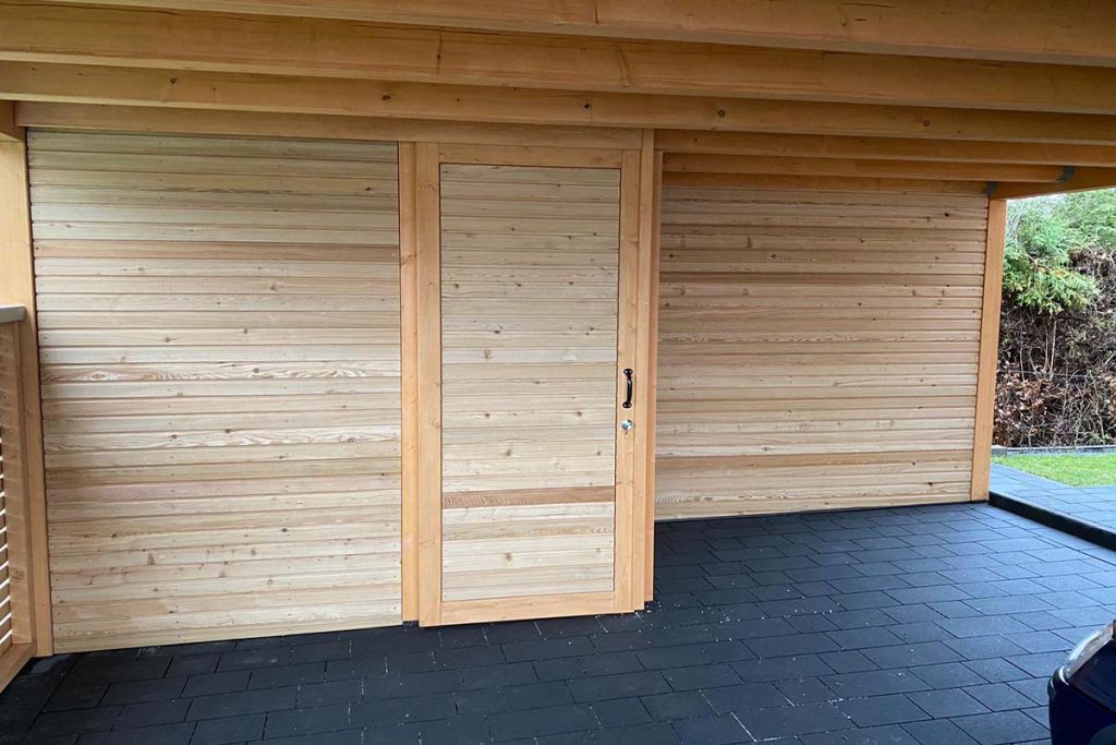 Carport aus Holz in Oerlinghausen - Überdachter Standort für Auto, Fahrrad und Co. – modern und individuell aus Holz.